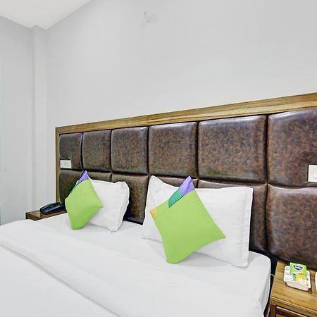 Treebo Royal Salute, Zirakpur Hotel Ngoại thất bức ảnh