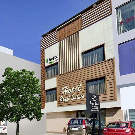 Treebo Royal Salute, Zirakpur Hotel Ngoại thất bức ảnh