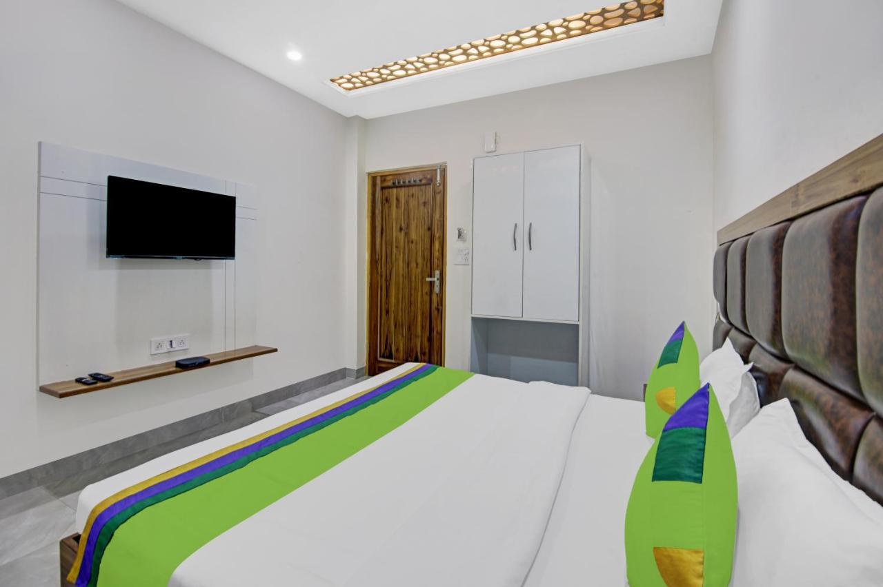 Treebo Royal Salute, Zirakpur Hotel Ngoại thất bức ảnh