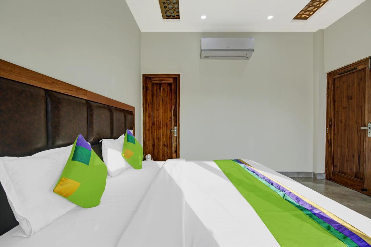 Treebo Royal Salute, Zirakpur Hotel Ngoại thất bức ảnh