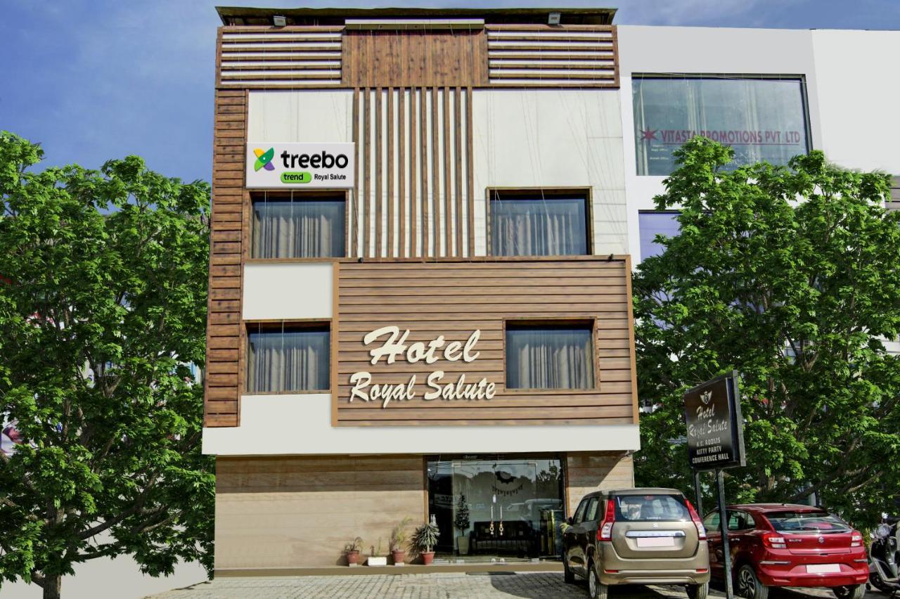Treebo Royal Salute, Zirakpur Hotel Ngoại thất bức ảnh