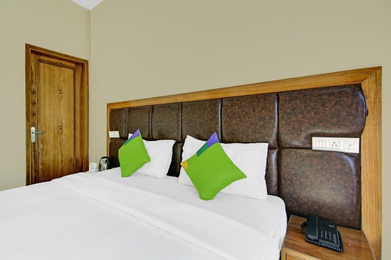 Treebo Royal Salute, Zirakpur Hotel Ngoại thất bức ảnh