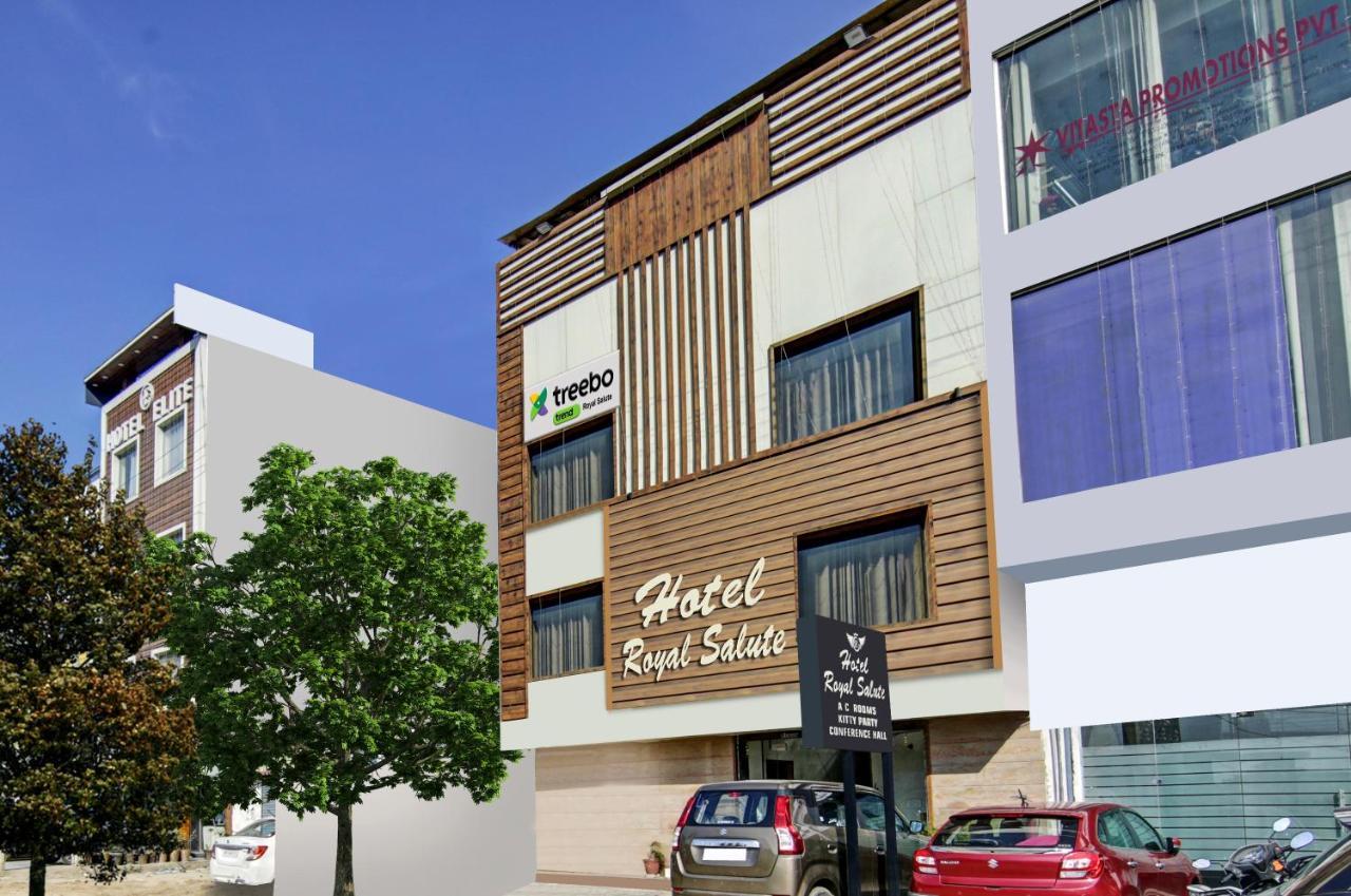Treebo Royal Salute, Zirakpur Hotel Ngoại thất bức ảnh