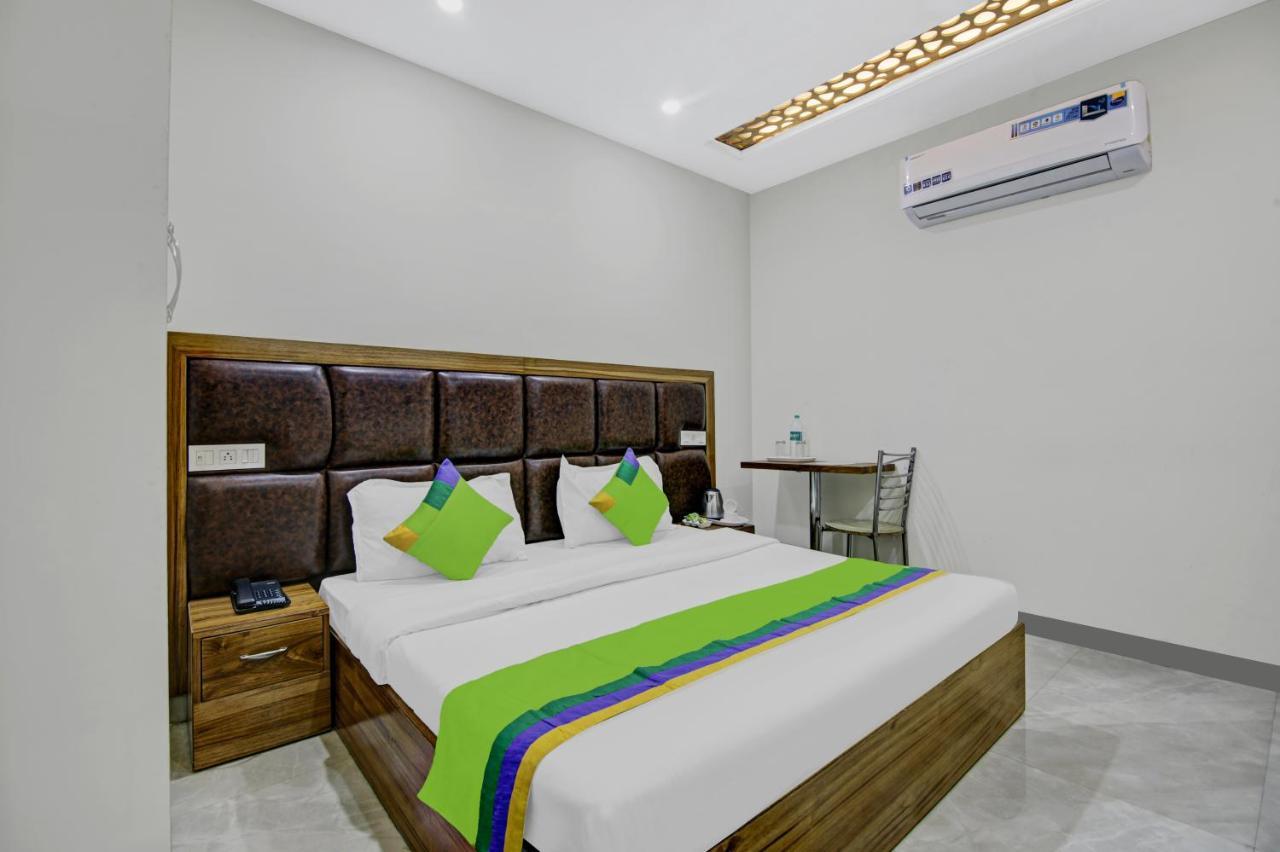 Treebo Royal Salute, Zirakpur Hotel Ngoại thất bức ảnh