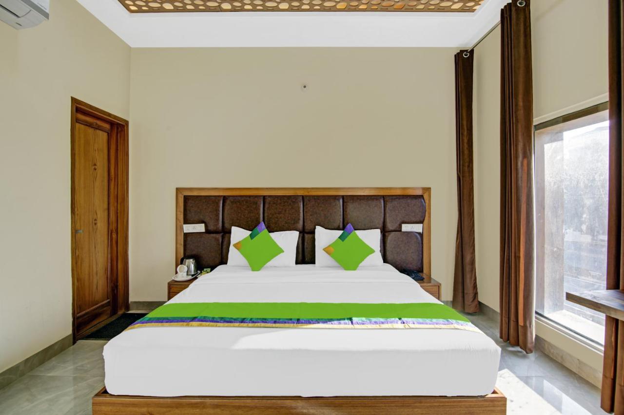 Treebo Royal Salute, Zirakpur Hotel Ngoại thất bức ảnh