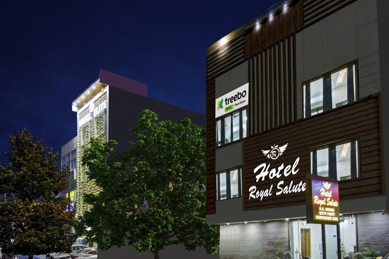 Treebo Royal Salute, Zirakpur Hotel Ngoại thất bức ảnh