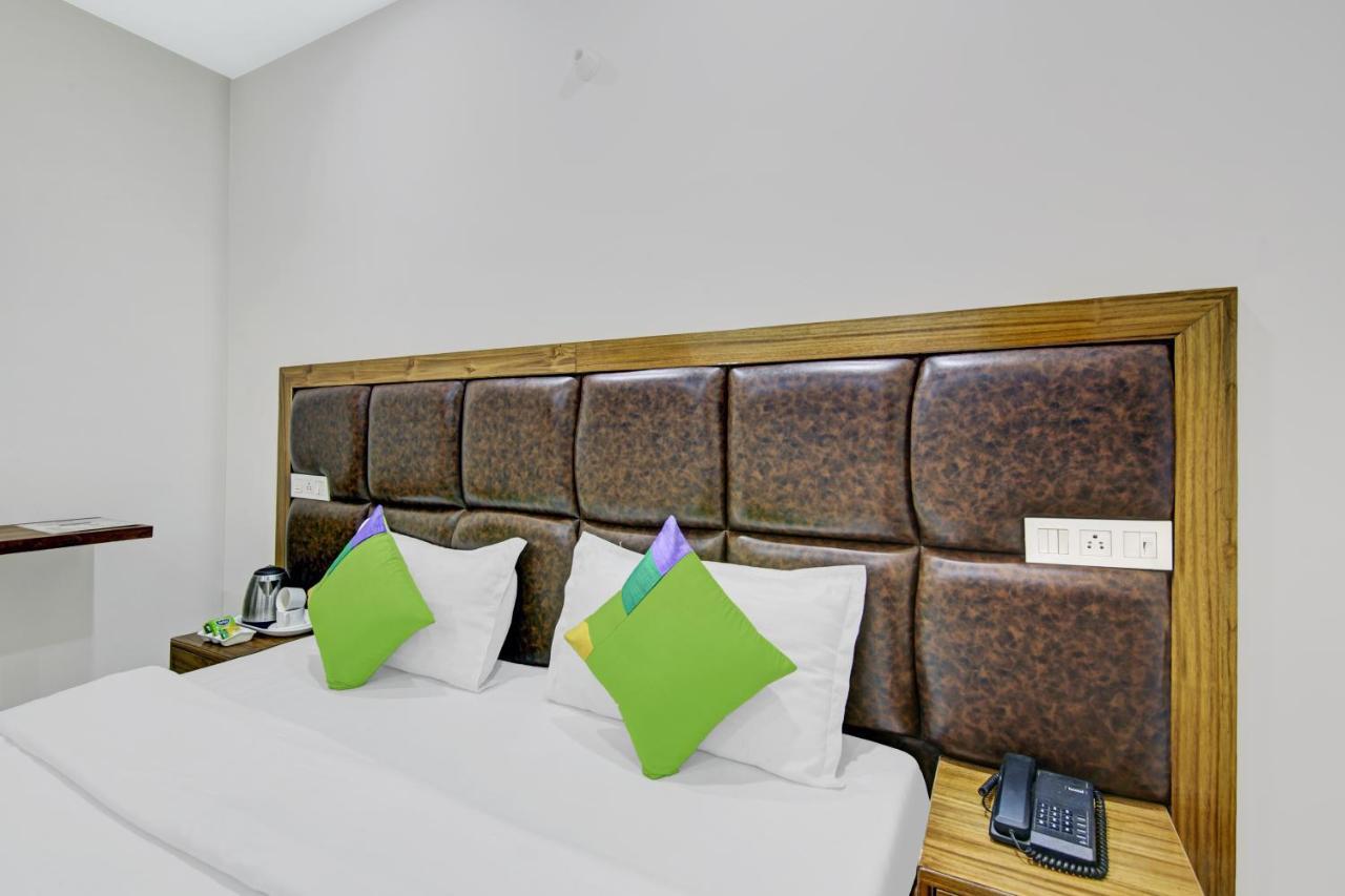 Treebo Royal Salute, Zirakpur Hotel Ngoại thất bức ảnh