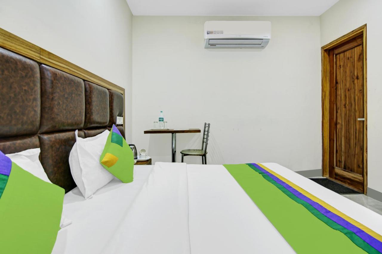Treebo Royal Salute, Zirakpur Hotel Ngoại thất bức ảnh