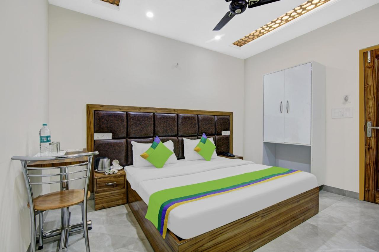 Treebo Royal Salute, Zirakpur Hotel Ngoại thất bức ảnh