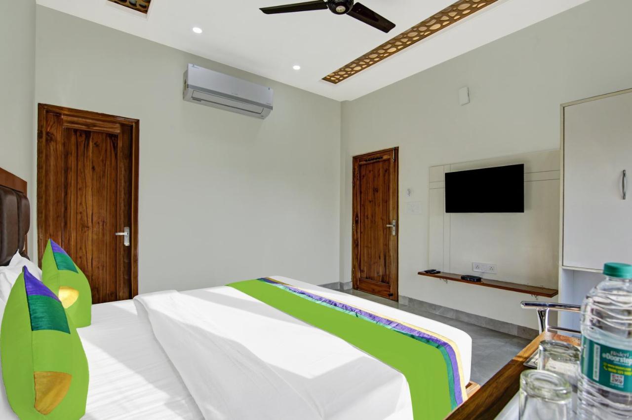 Treebo Royal Salute, Zirakpur Hotel Ngoại thất bức ảnh