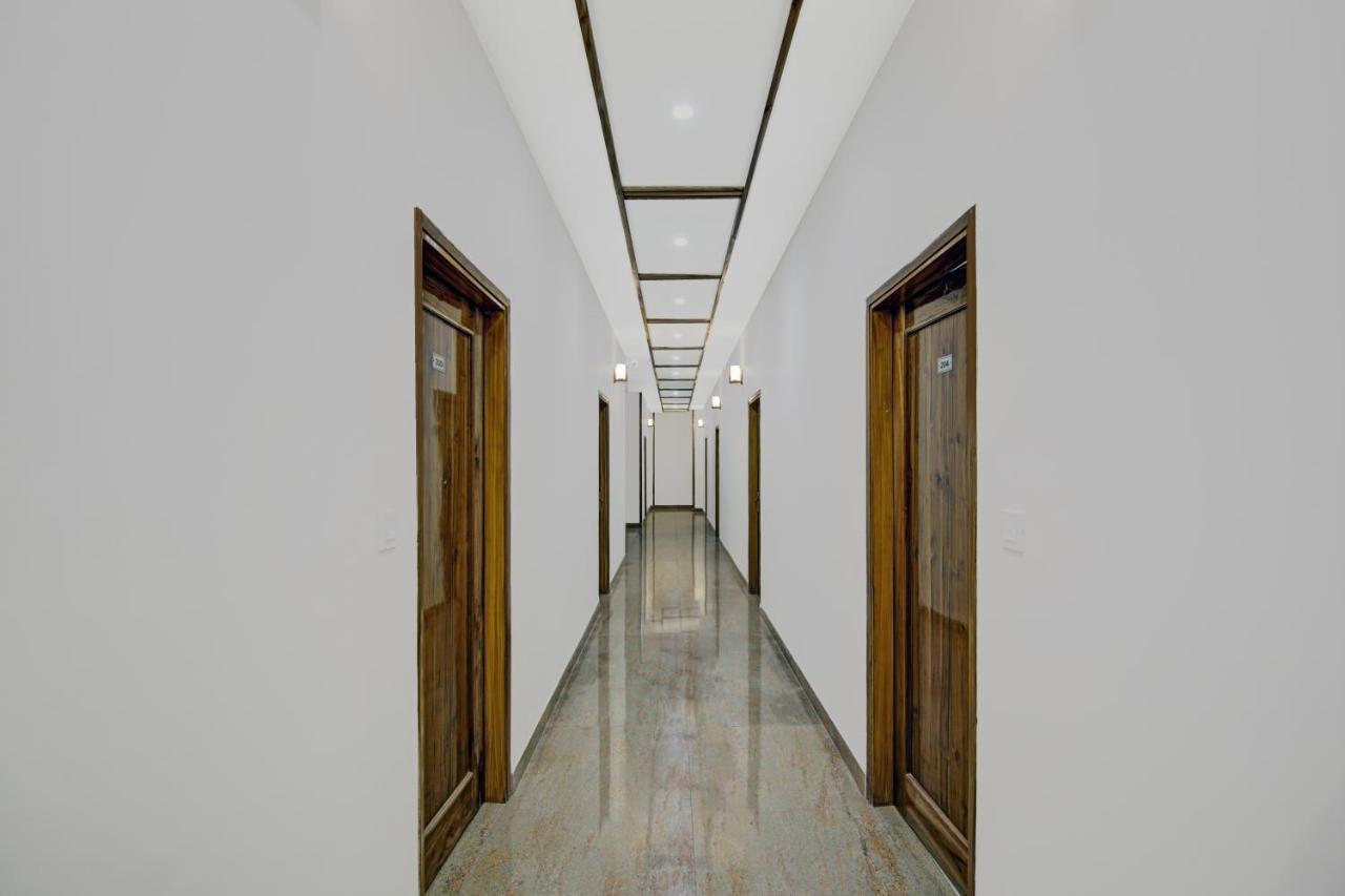 Treebo Royal Salute, Zirakpur Hotel Ngoại thất bức ảnh